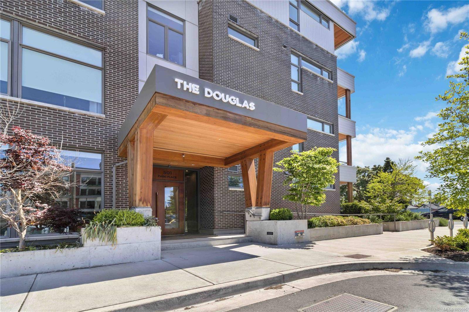 Esquimalt, BC V9A 0H3,501 Park Pl #601