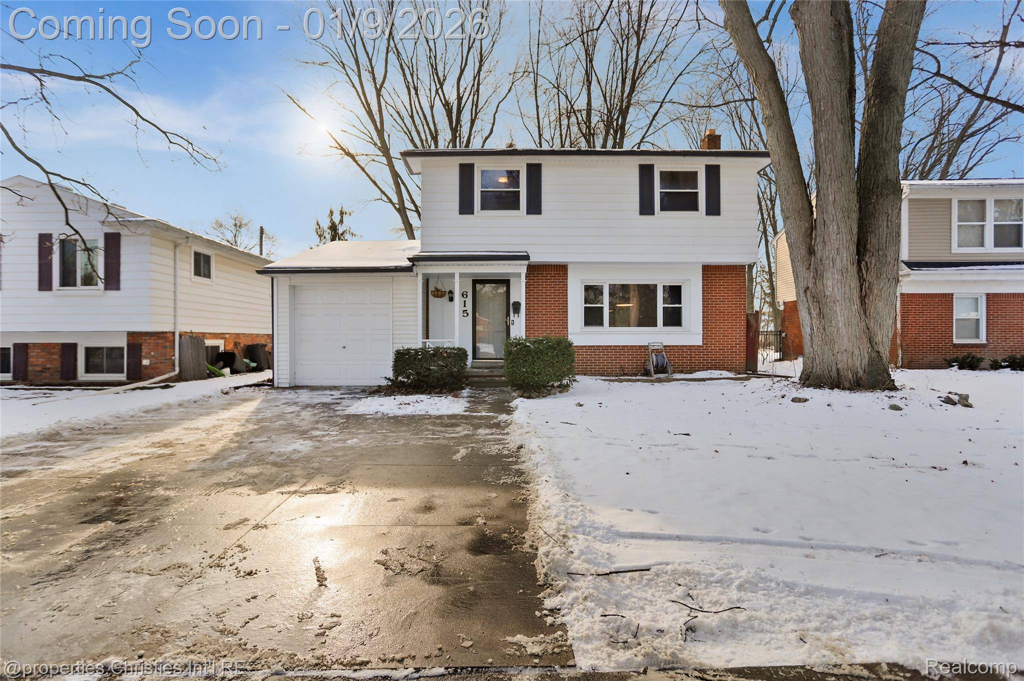 Royal Oak, MI 48073,615 W 13 Mile RD