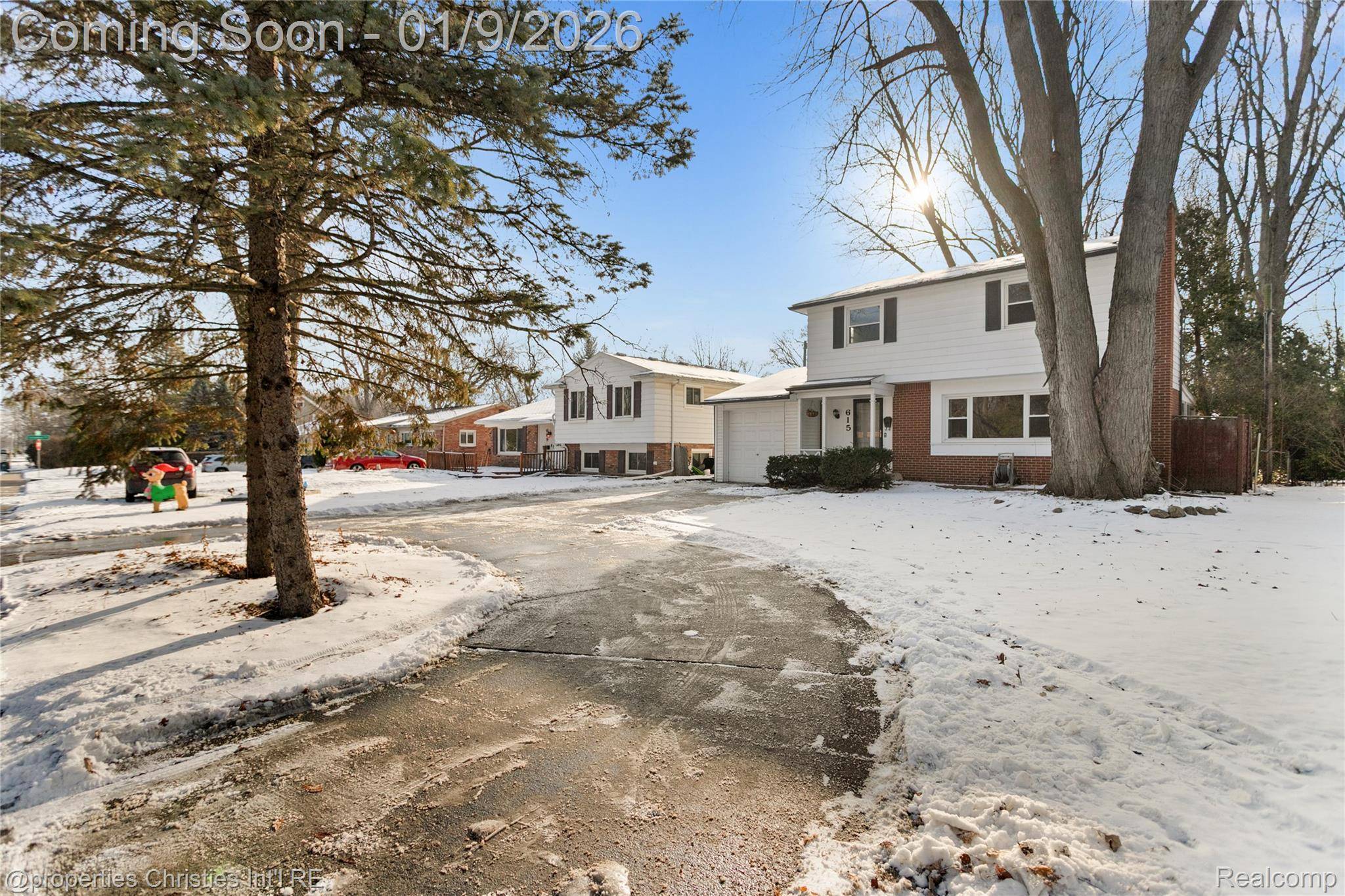 Royal Oak, MI 48073,615 W 13 Mile RD