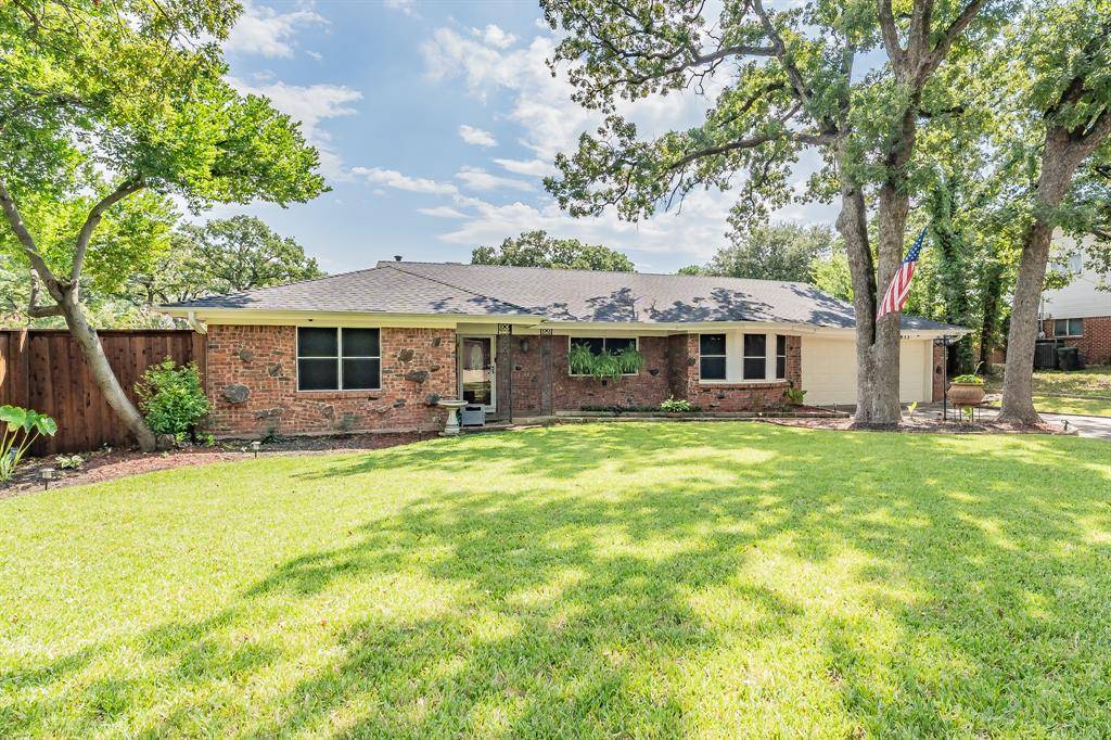 Hurst, TX 76053,833 W Cheryl Avenue