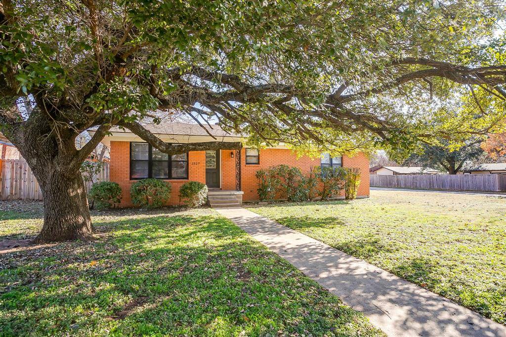 Cleburne, TX 76033,1327 Southern Boulevard