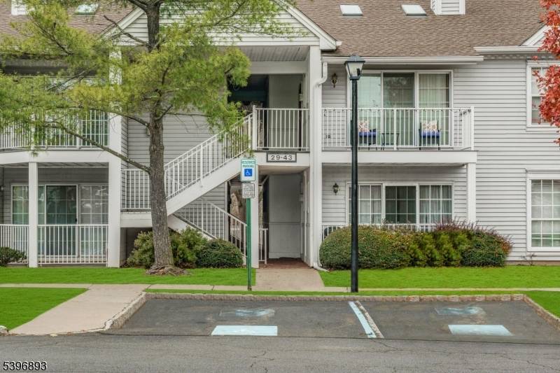 Franklin Twp., NJ 08823,37 CHELSEA COURT