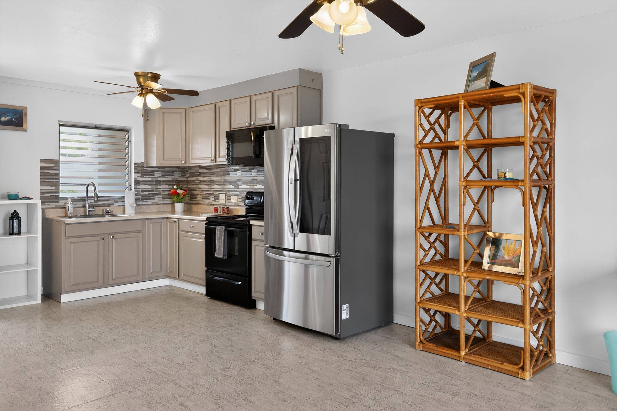 Kailua-kona, HI 96740,75-5766 KUAKINI HIGHWAY #410