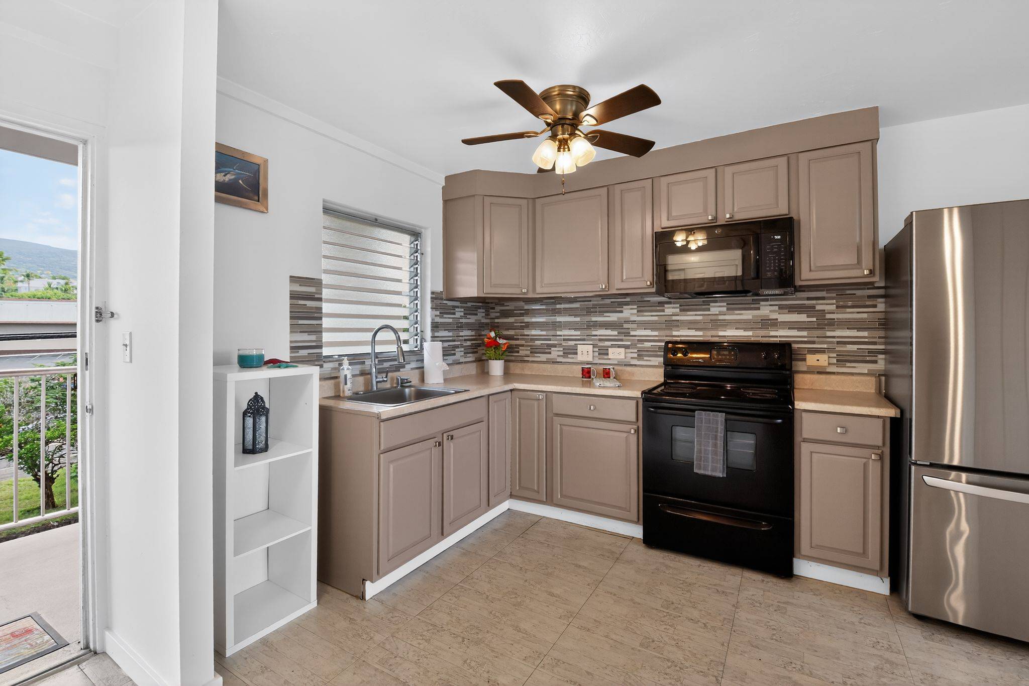 Kailua-kona, HI 96740,75-5766 KUAKINI HIGHWAY #410