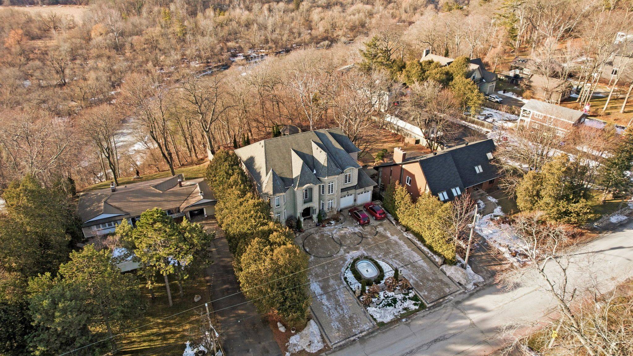 Pickering, ON L1W 2B9,492 Rougemount DR