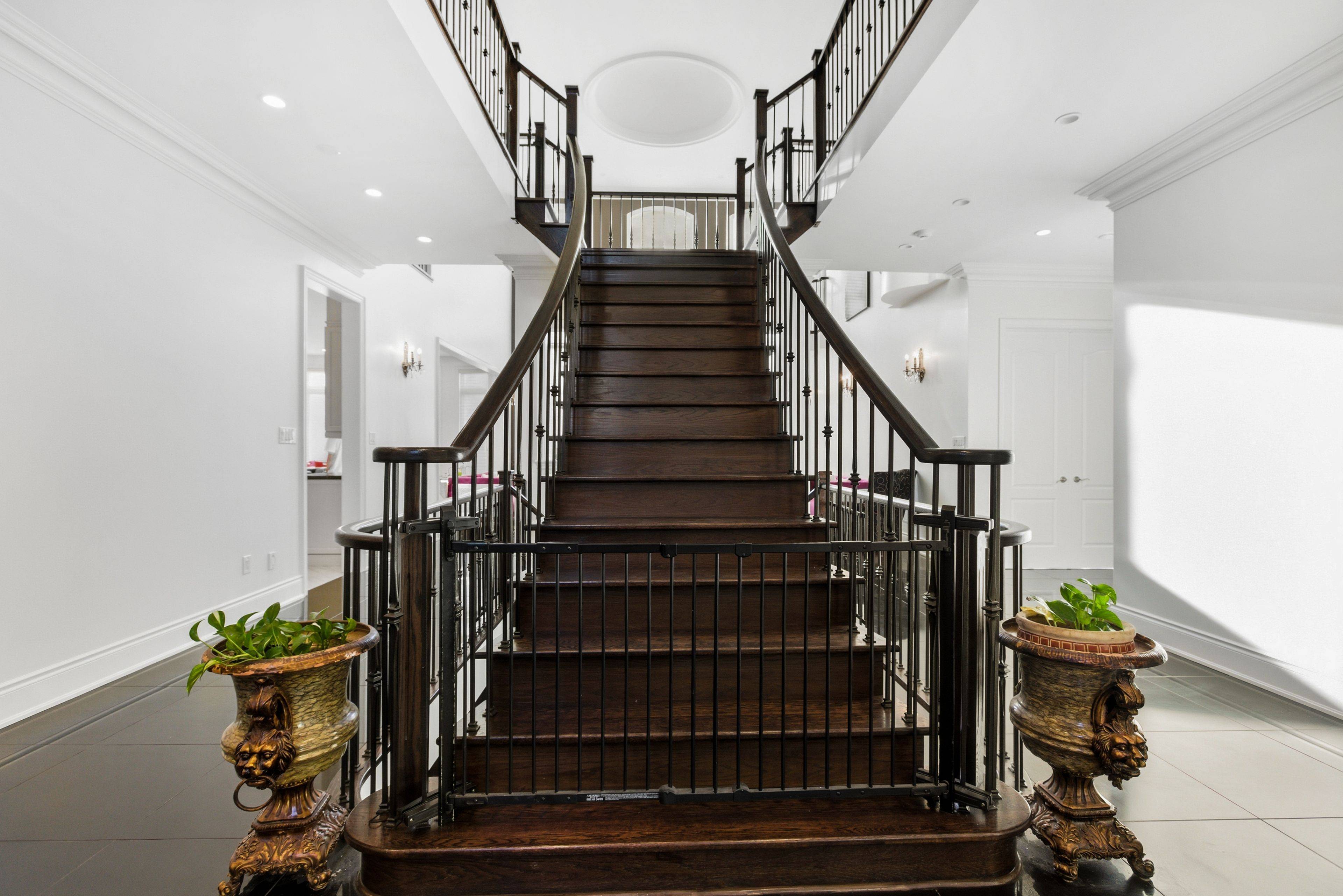 Pickering, ON L1W 2B9,492 Rougemount DR