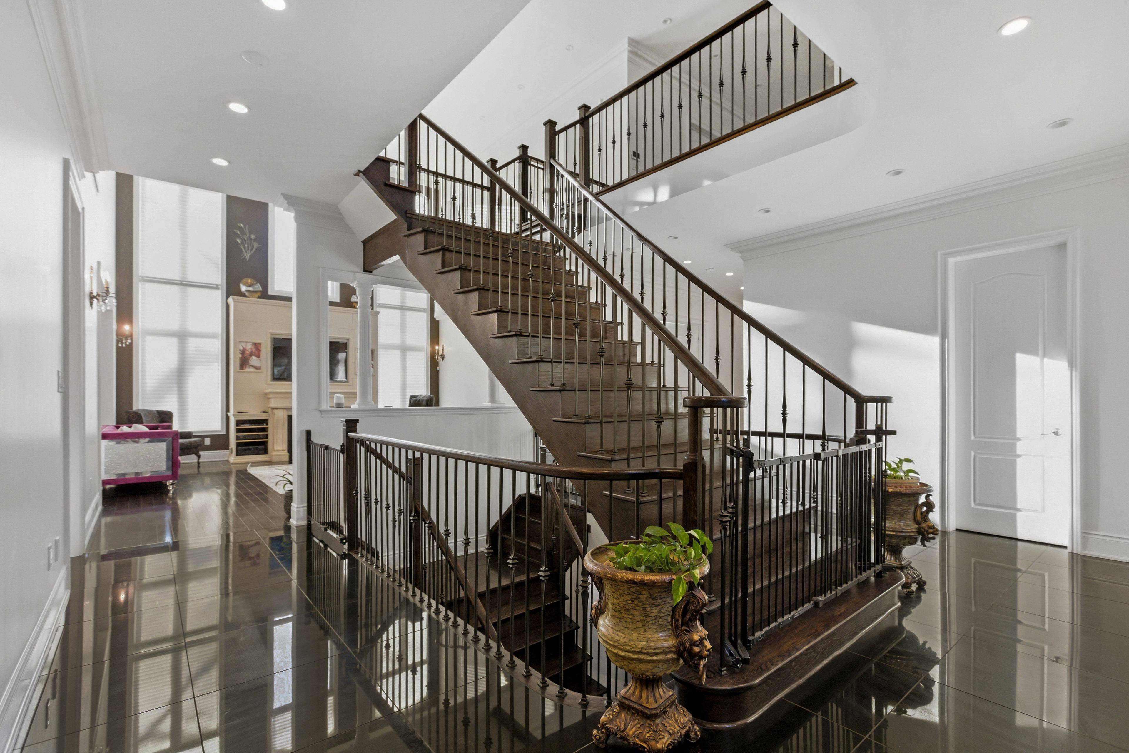 Pickering, ON L1W 2B9,492 Rougemount DR