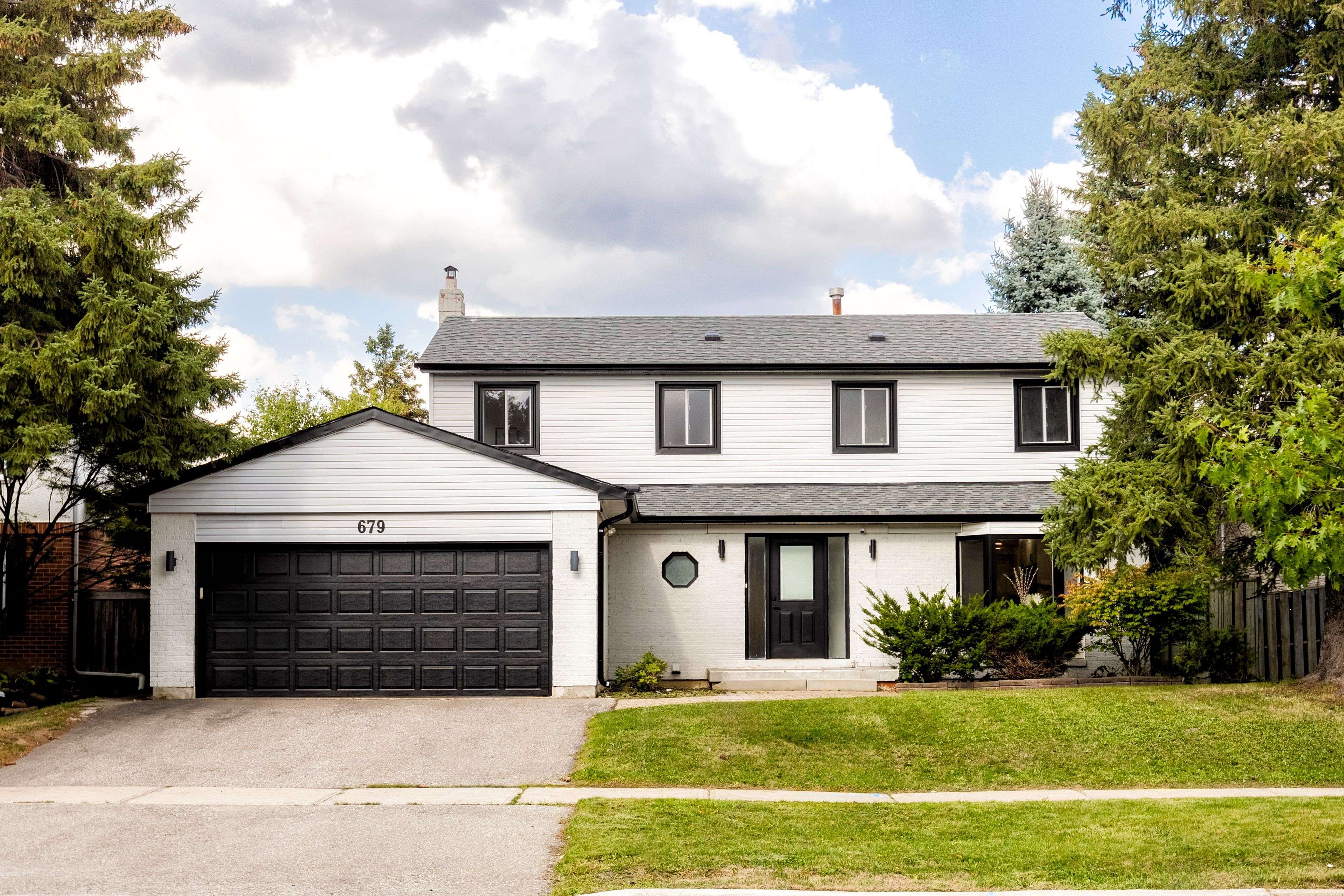 Markham, ON L3R 2Y4,679 Village Pkwy