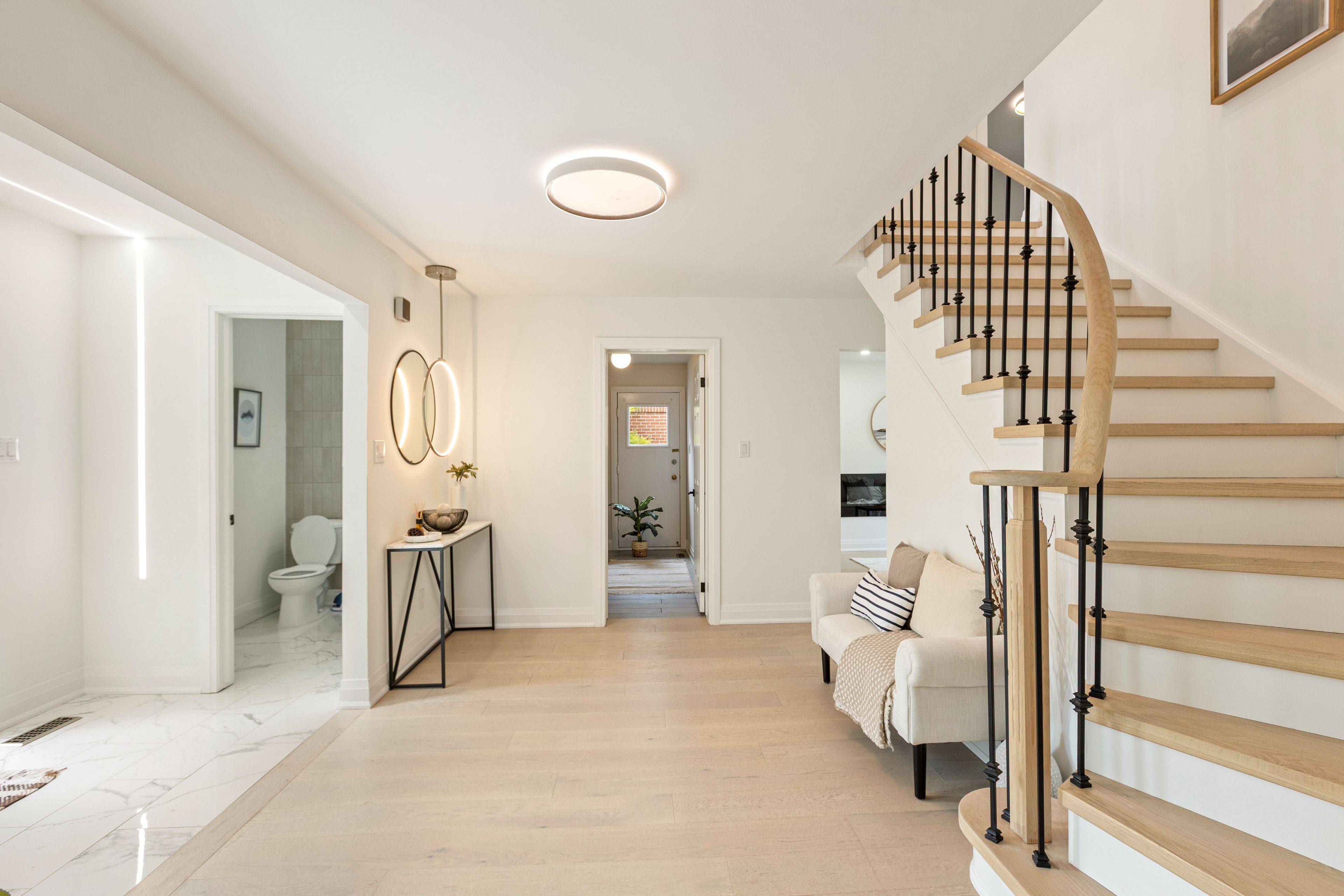 Markham, ON L3R 2Y4,679 Village Pkwy