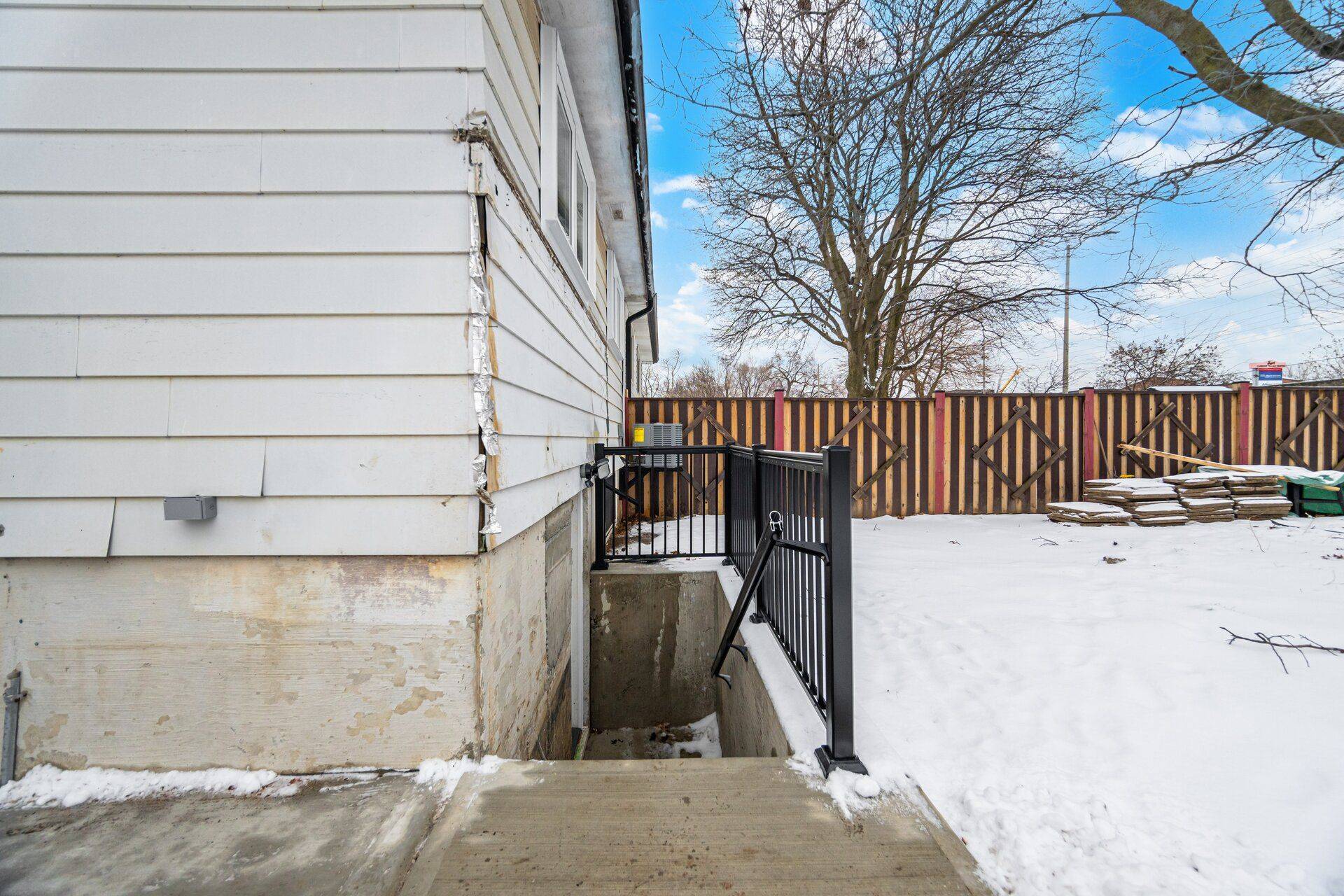 Mississauga, ON L5J 2Y2,830 Embassy AVE #Basement Only