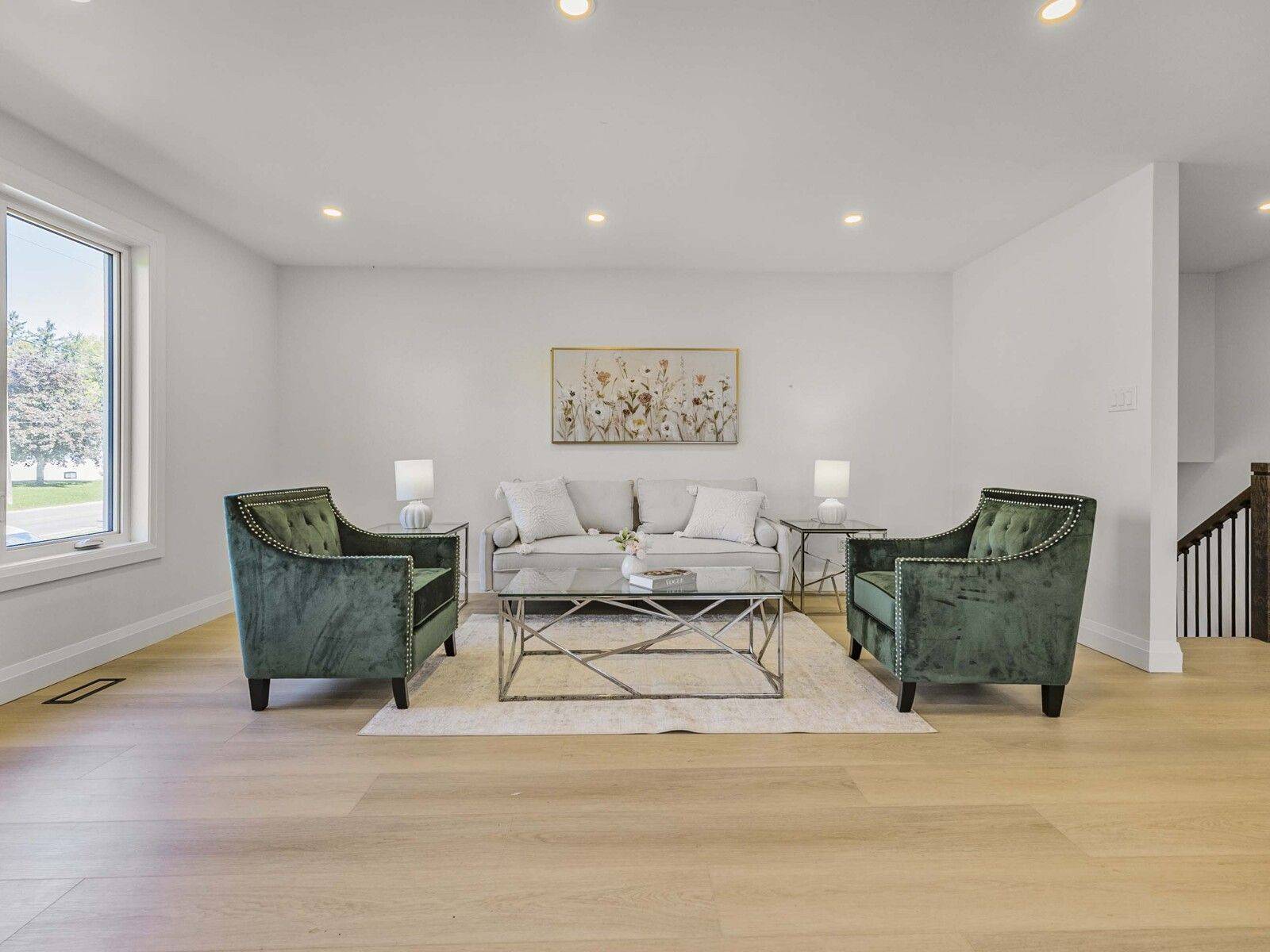 Oakville, ON L6L 2W6,1128 Pinegrove RD