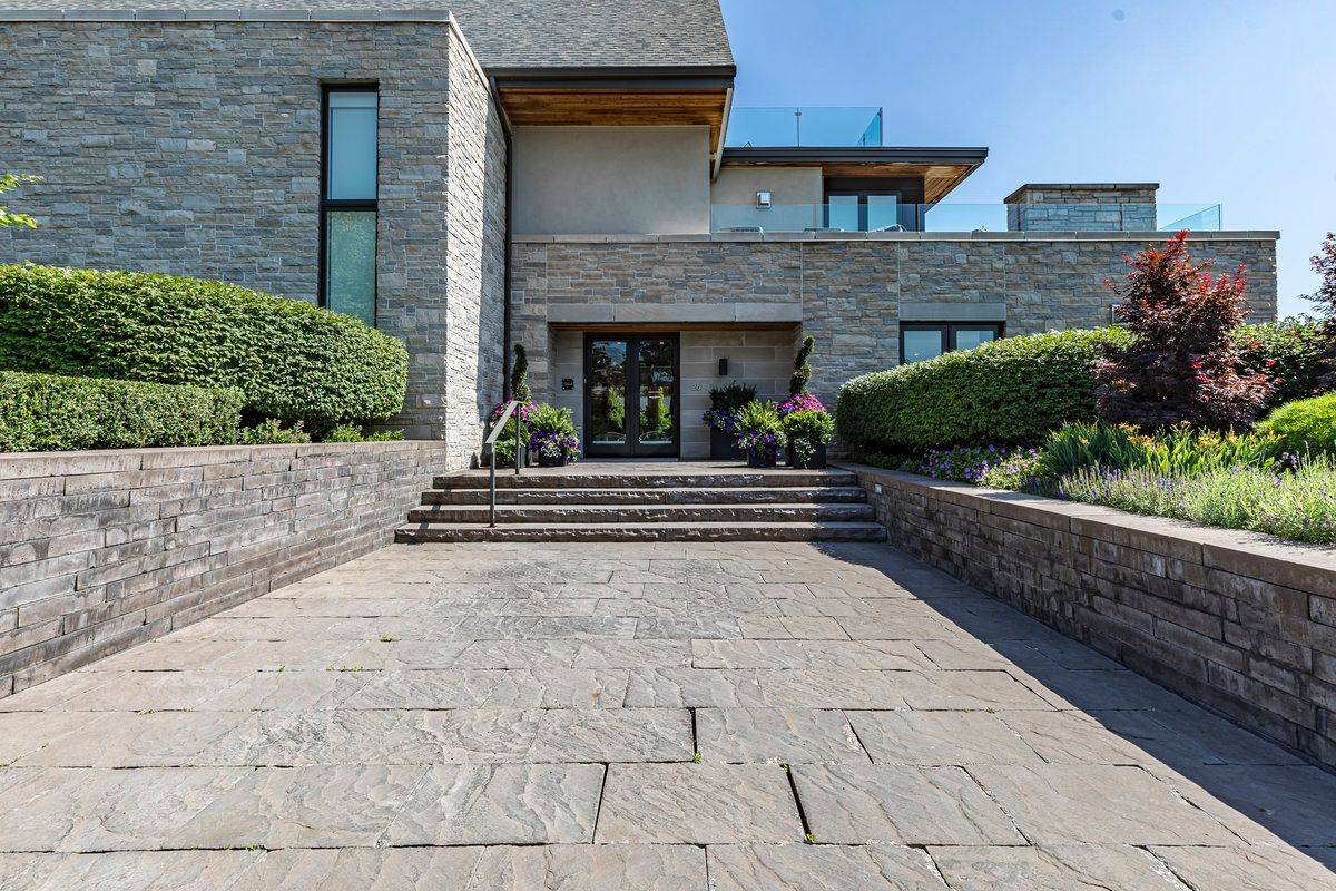 Oakville, ON L6J 0E1,10 Maple Grove DR #26