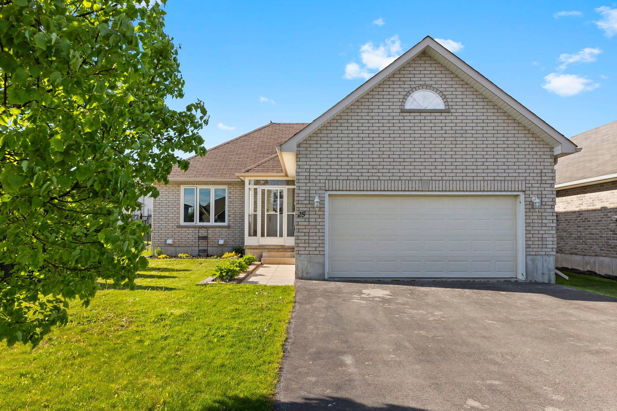 Kawartha Lakes, ON K9V 4R1,25 Springdale DR