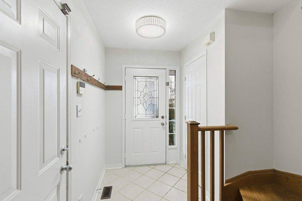 Hamilton, ON L9C 7V8,619 Southridge DR