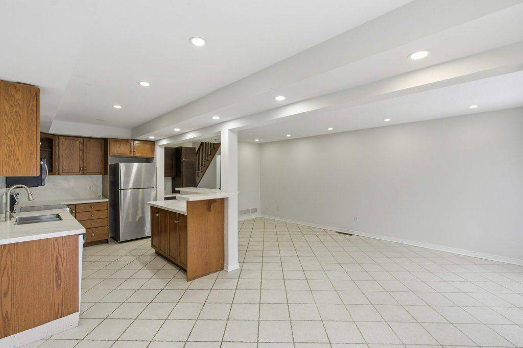 Hamilton, ON L9C 7V8,619 Southridge DR