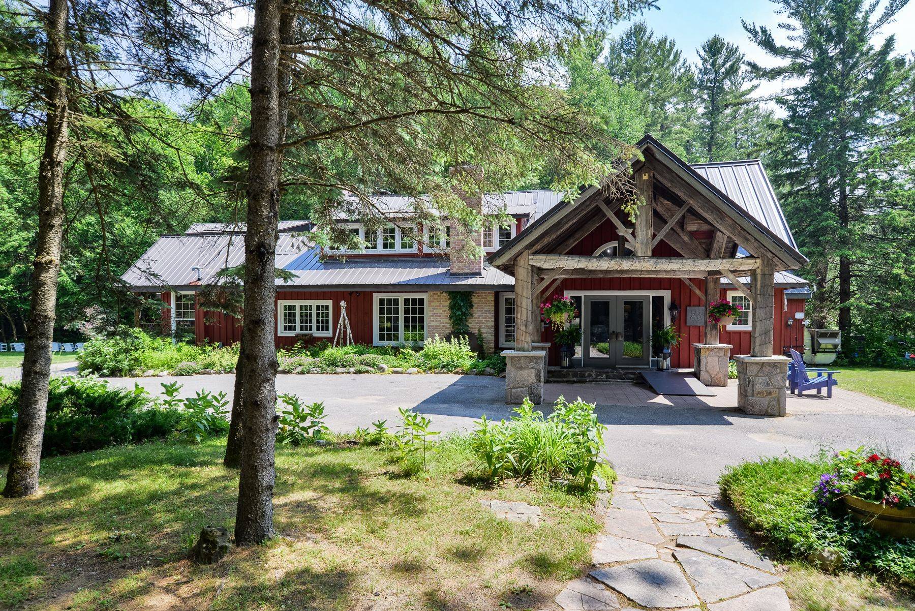 Huntsville, ON P0B 1L0,848 & 1086 CLEARWATER LAKE Road & N. DEER LAKE RD