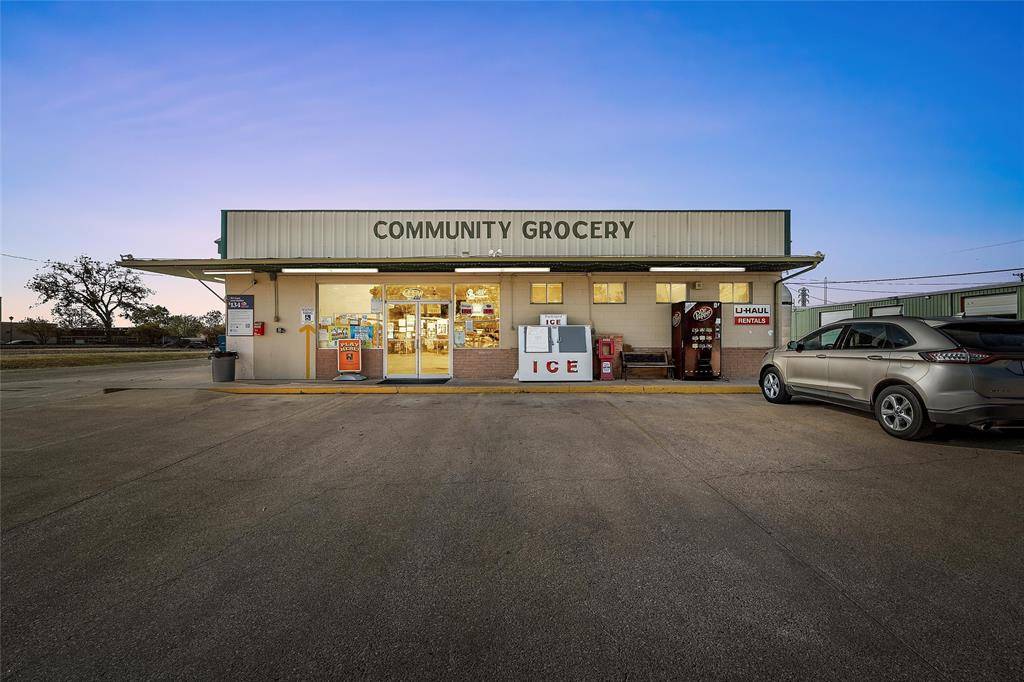 West, TX 76691,203 W Pine Street