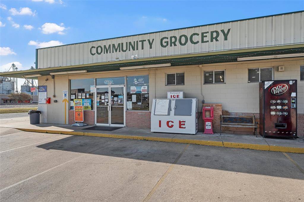 West, TX 76691,203 W Pine Street