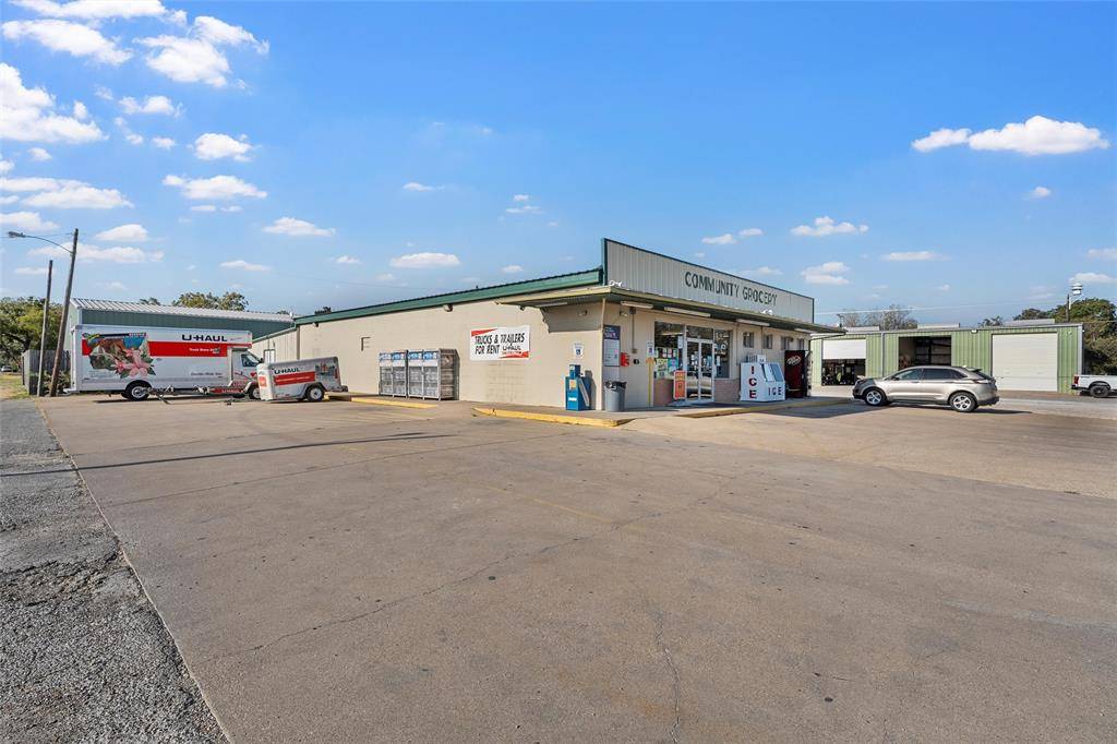 West, TX 76691,203 W Pine Street
