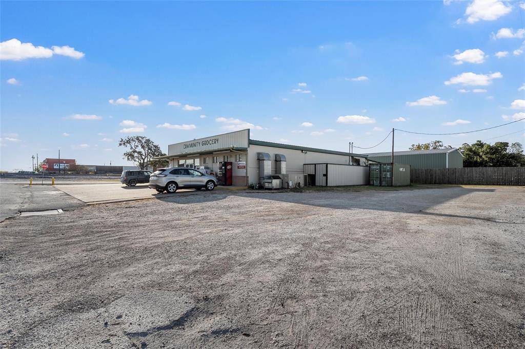 West, TX 76691,203 W Pine Street