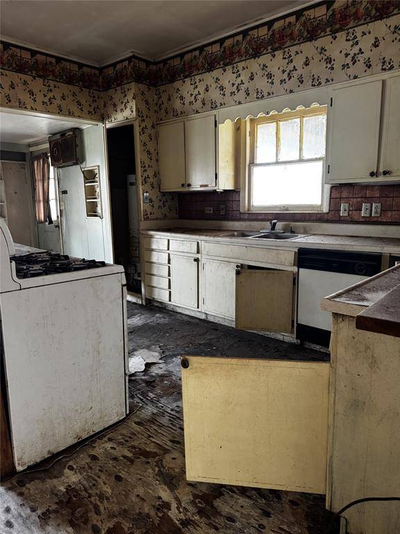 Jacksboro, TX 76458,626 W Archer Street