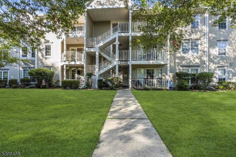 Mahwah Twp., NJ 07430,212 Larch Ln