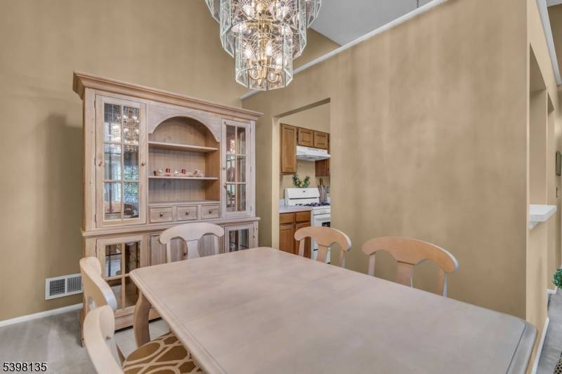 Mahwah Twp., NJ 07430,212 Larch Ln