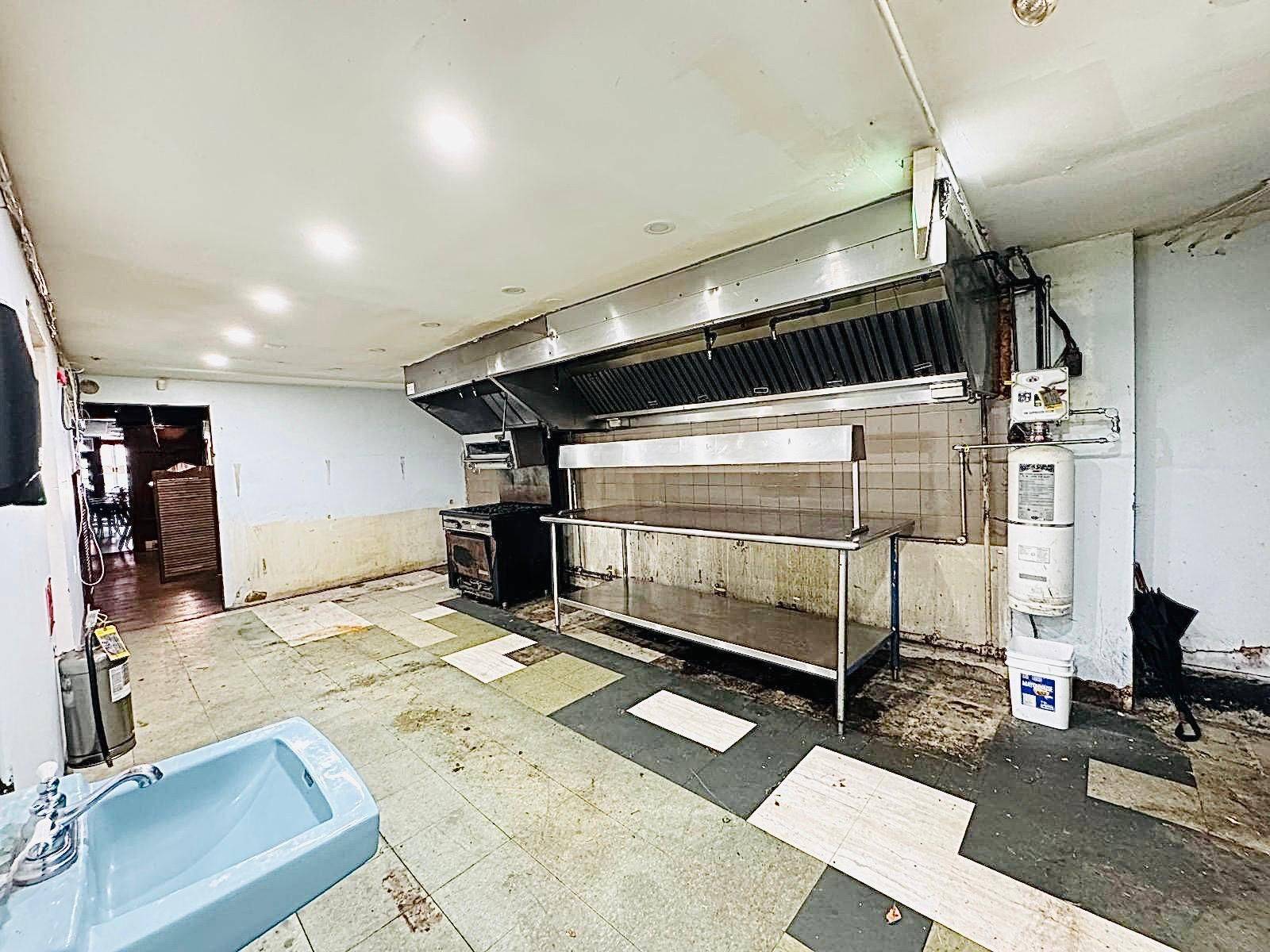 Toronto C03, ON M4R 1B2,286 Eglinton AVE W #Main Level