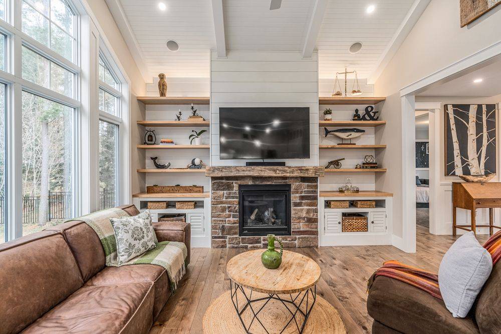 Springwater, ON L9X 0J2,77 MENNILL DR