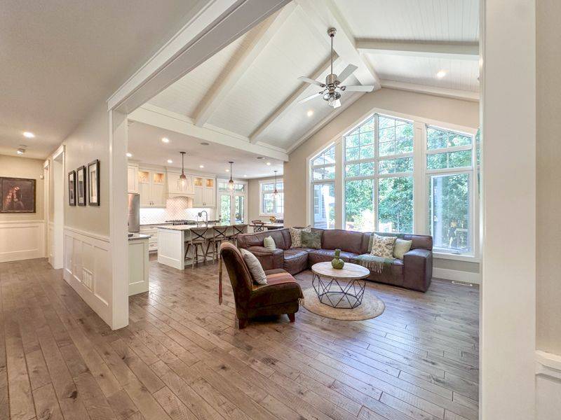 Springwater, ON L9X 0J2,77 MENNILL DR