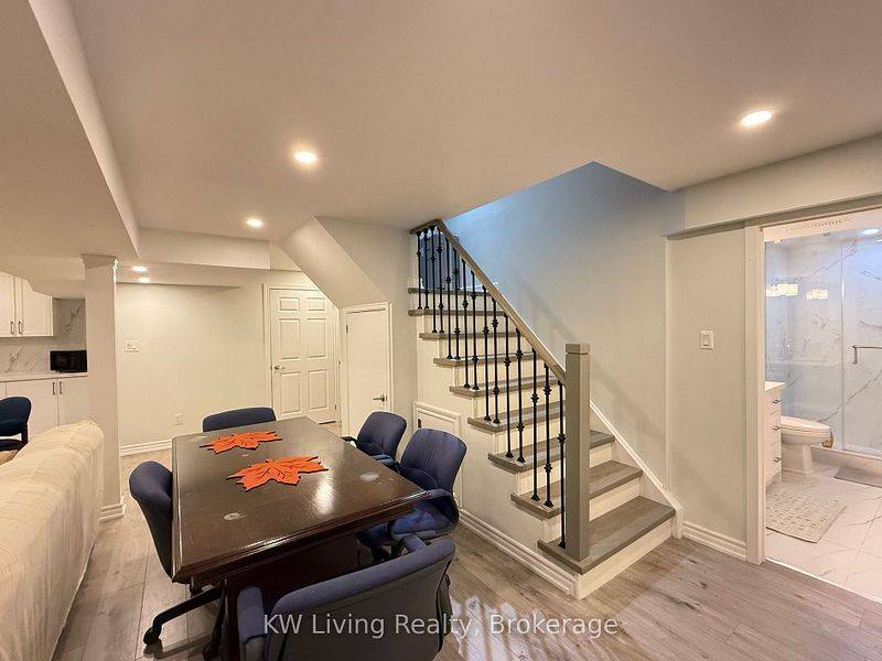 Mississauga, ON L5M 3E6,2094 Teeside CT