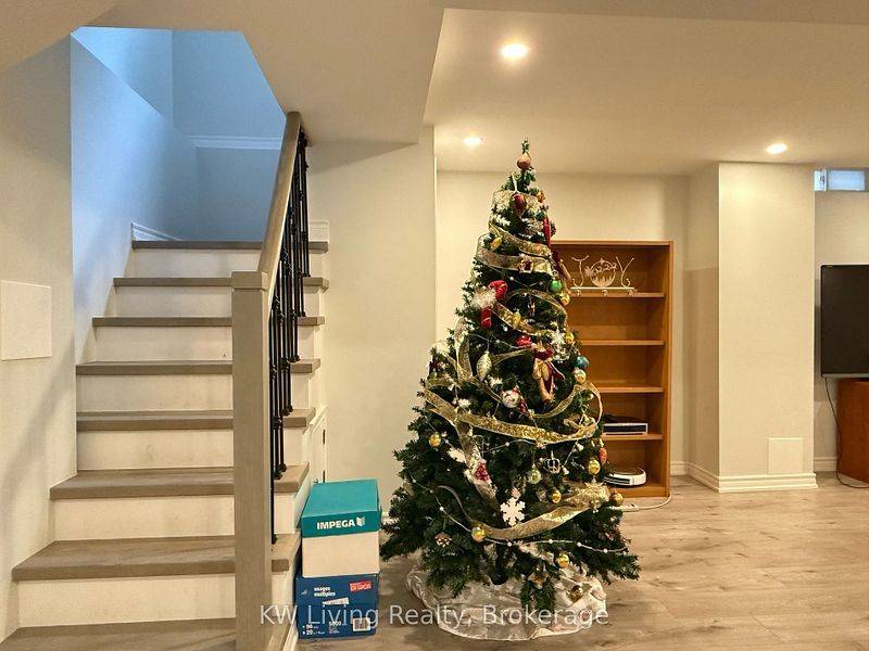 Mississauga, ON L5M 3E6,2094 Teeside CT