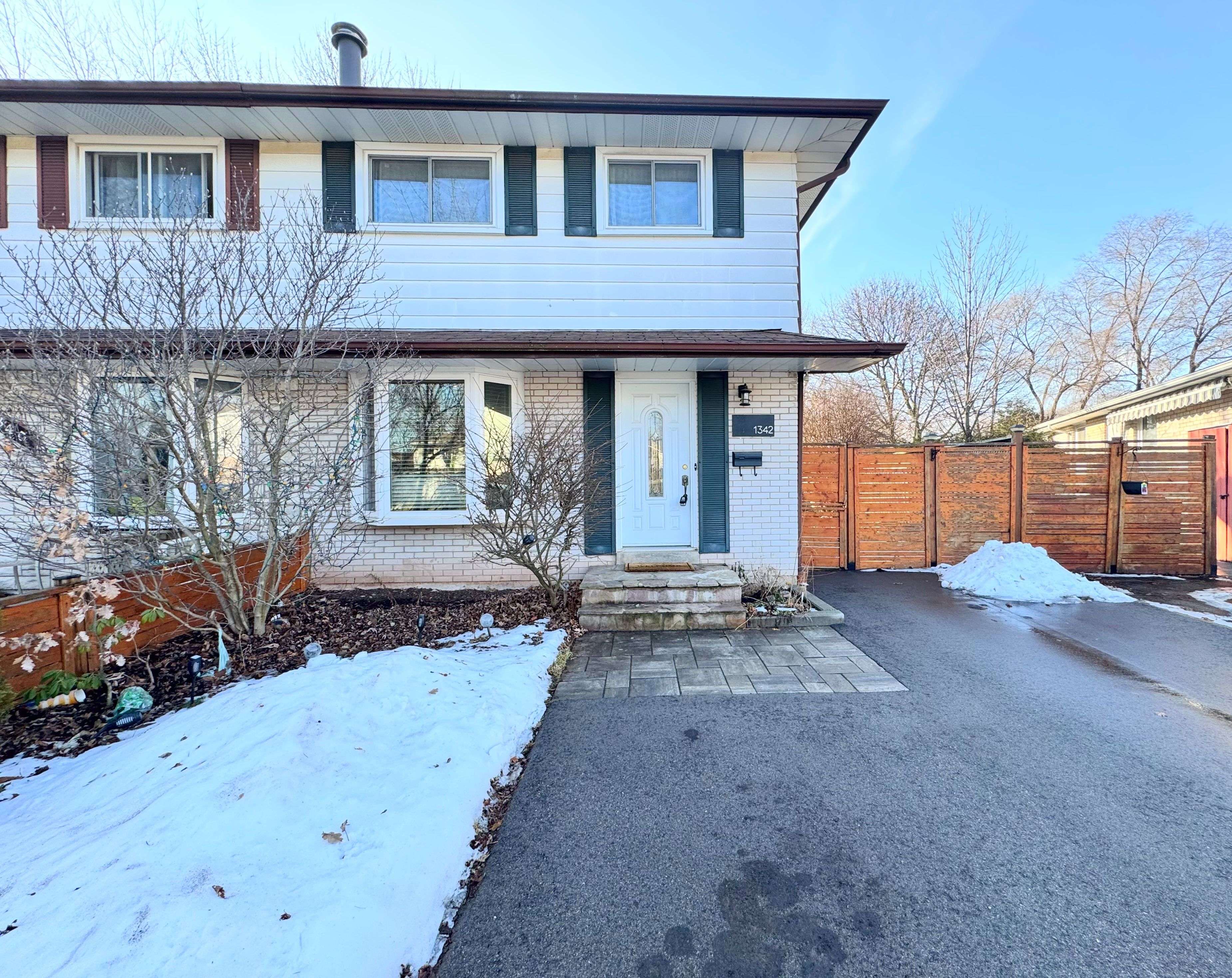 Oakville, ON L6H 1V4,1342 Roylen RD