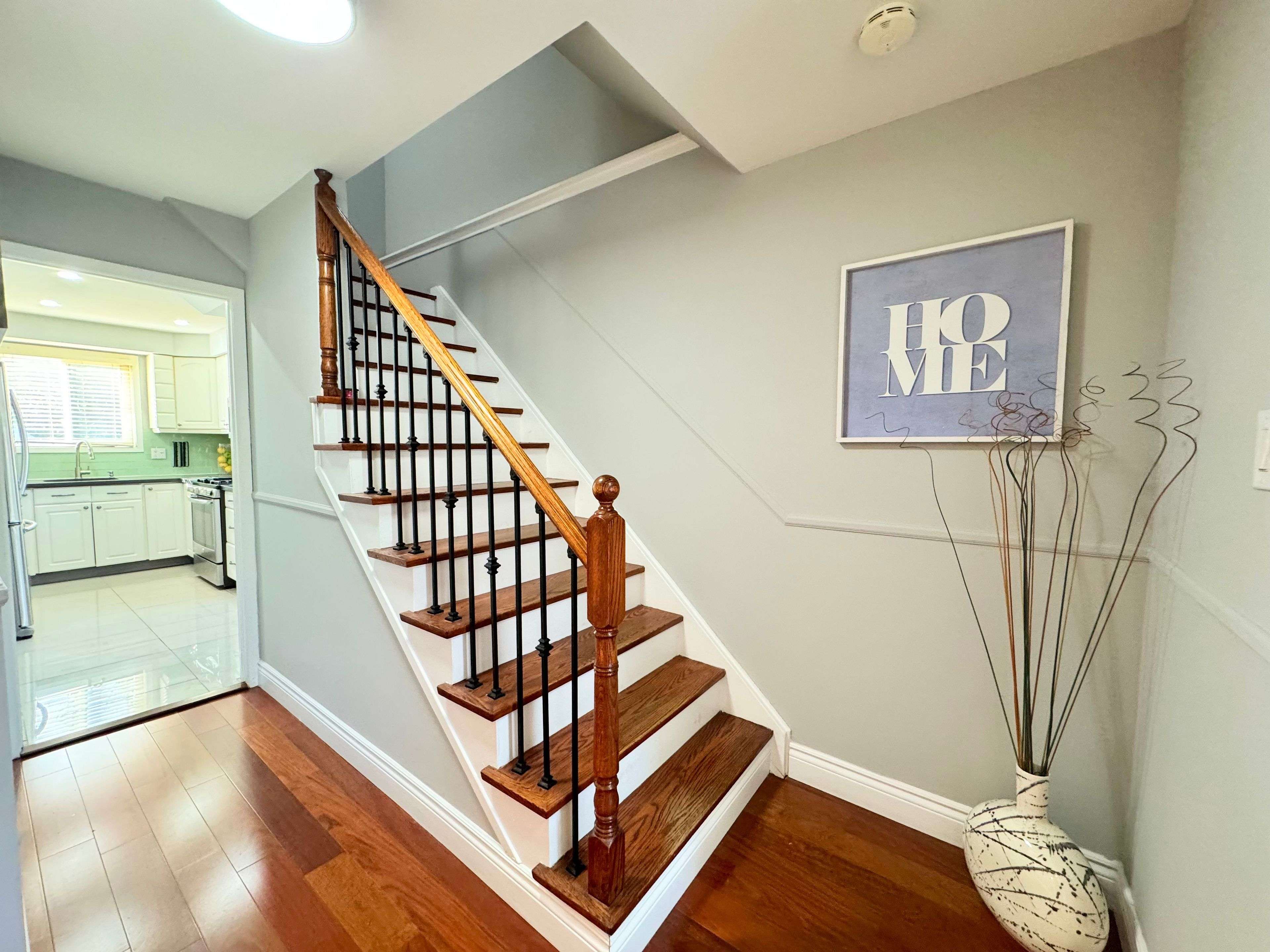 Oakville, ON L6H 1V4,1342 Roylen RD