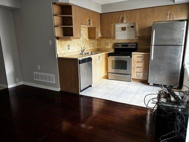 Mississauga, ON L5B 0B5,613 Dundas ST W #5