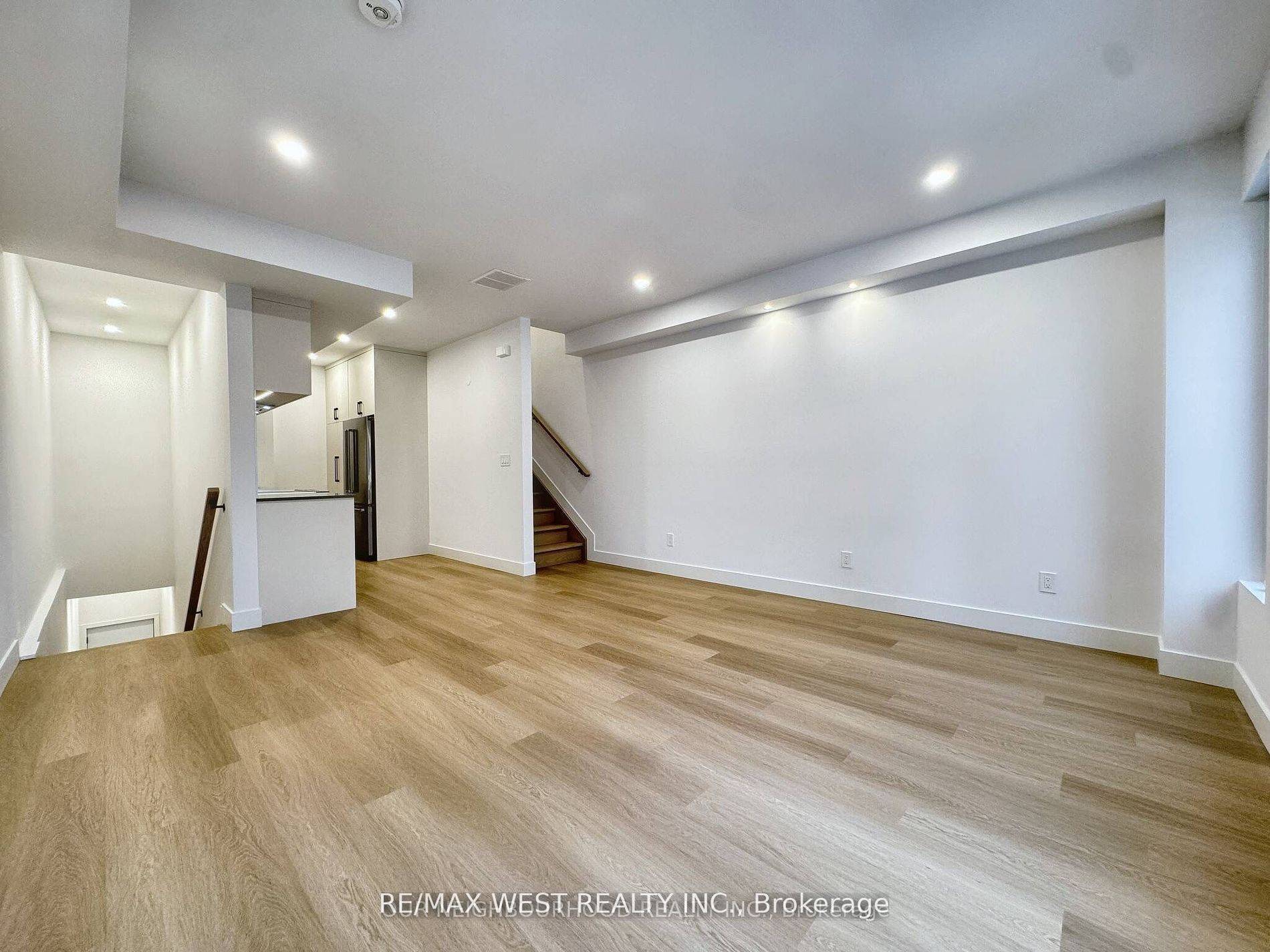 Toronto W01, ON M6S 1C6,49 Morningside AVE