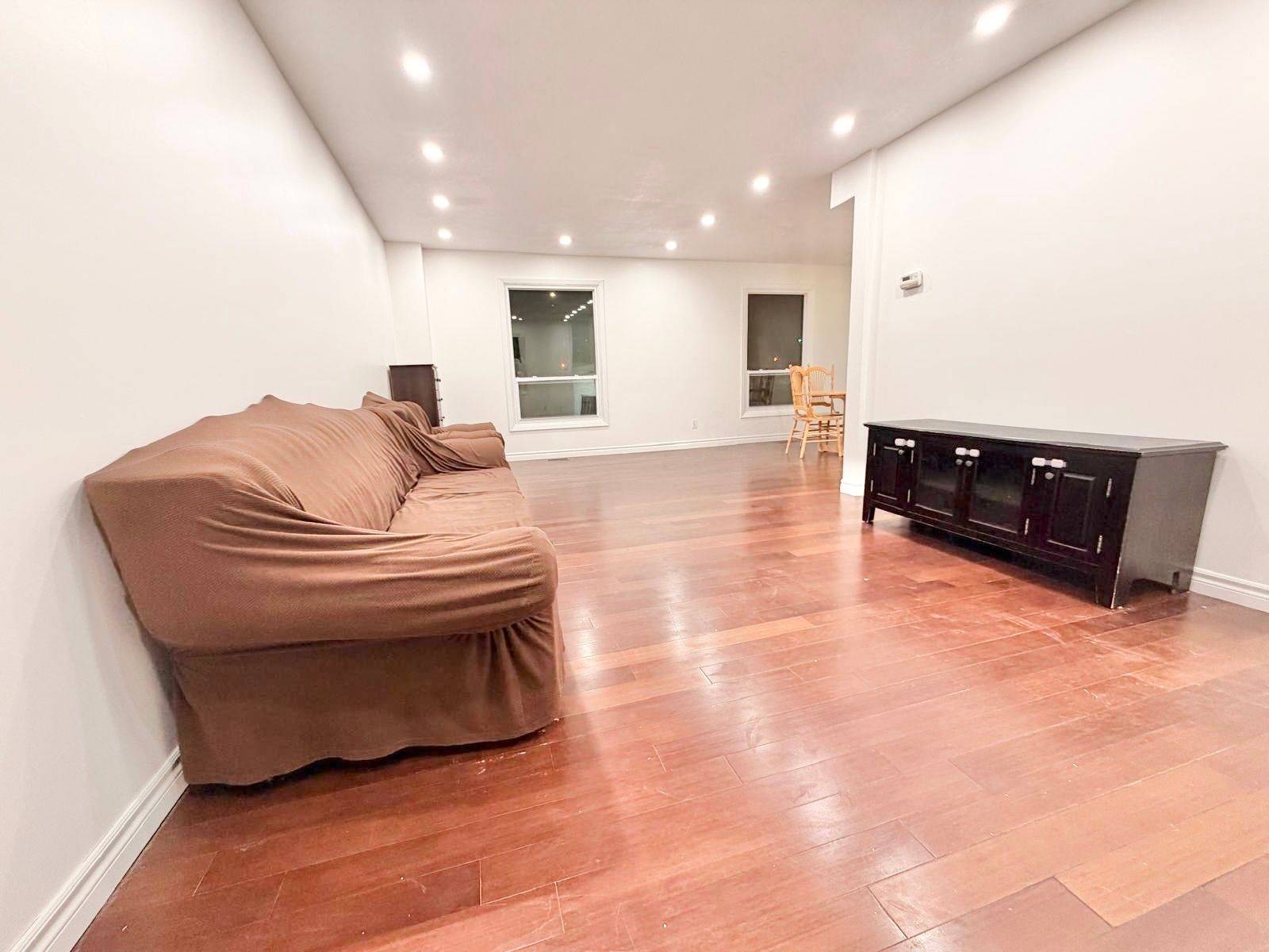 Waterloo, ON N2L 5S7,433 Keats WAY #2