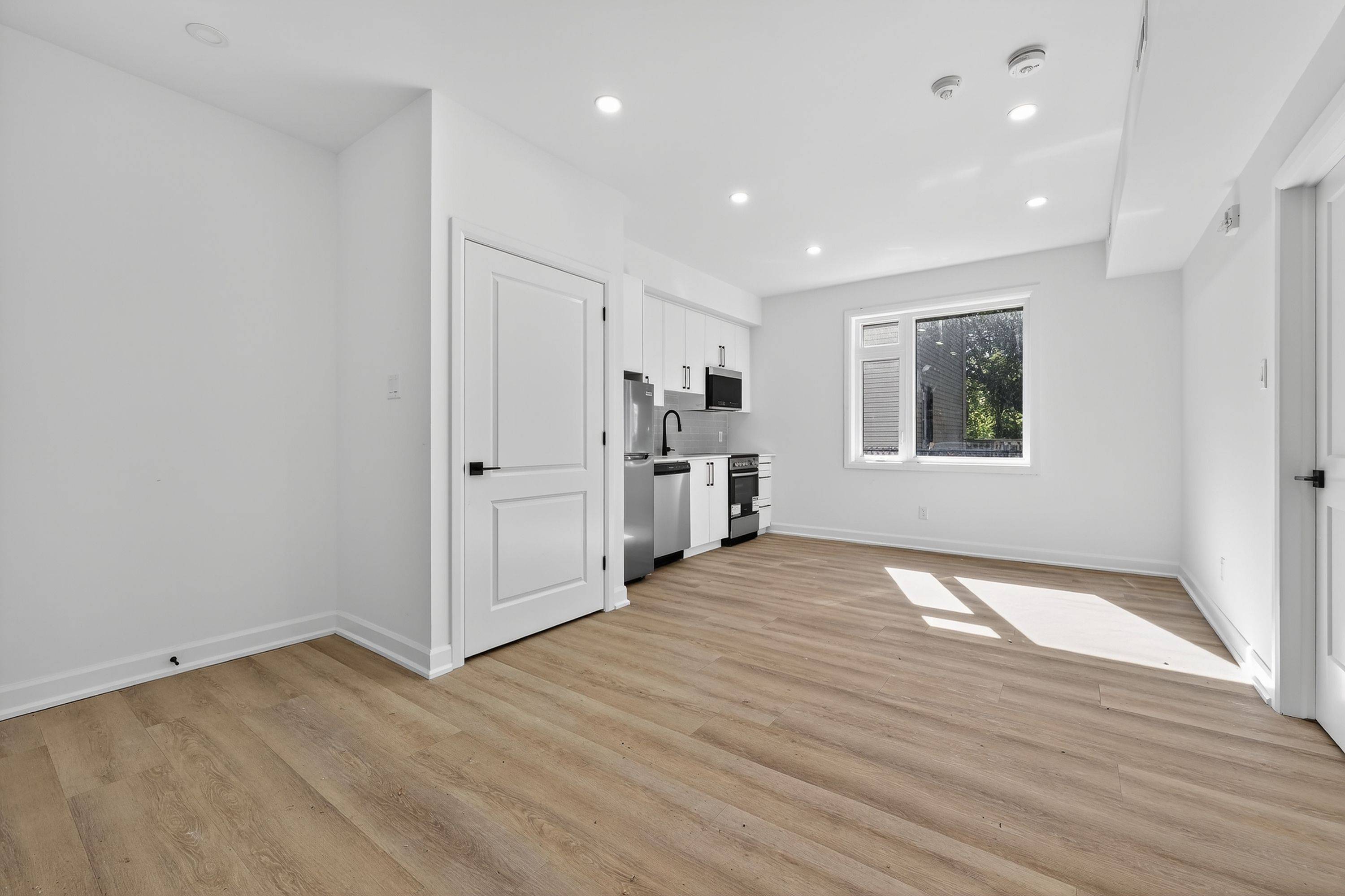 Glebe - Ottawa East And Area, ON K1S 0A8,123 Harvey ST E #0A, 0B