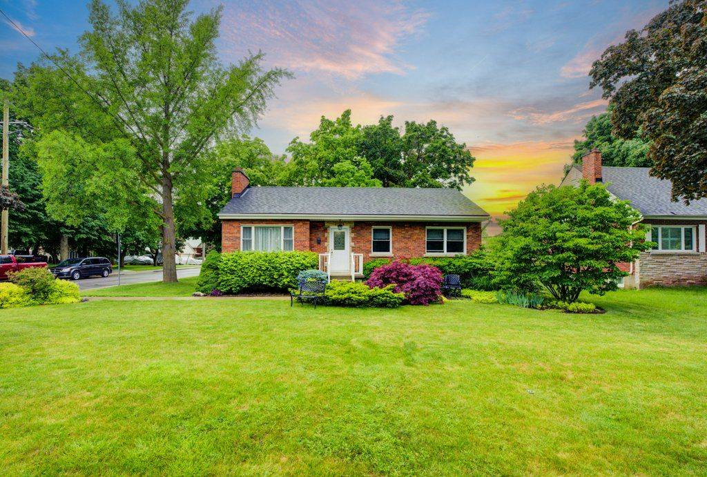 Hamilton, ON L8K 4A9,1 Bryant CT