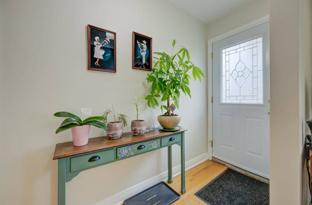 Hamilton, ON L8K 4A9,1 Bryant CT