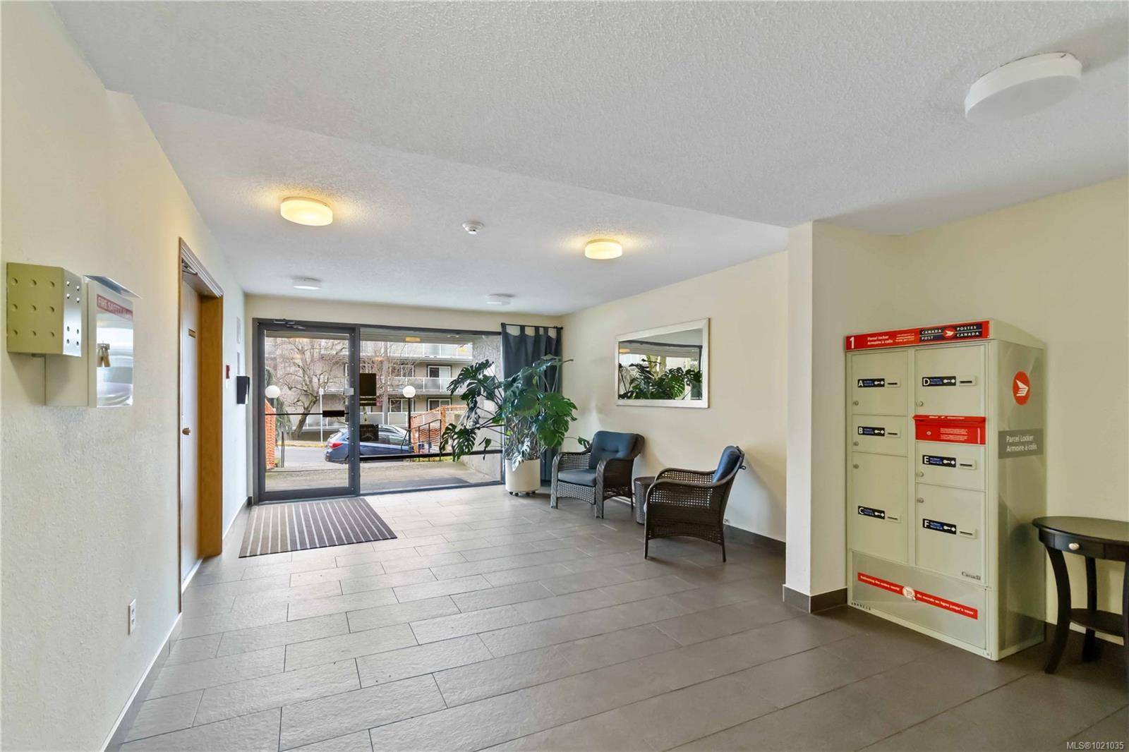 Saanich, BC V8X 1E5,3255 Glasgow Ave #308