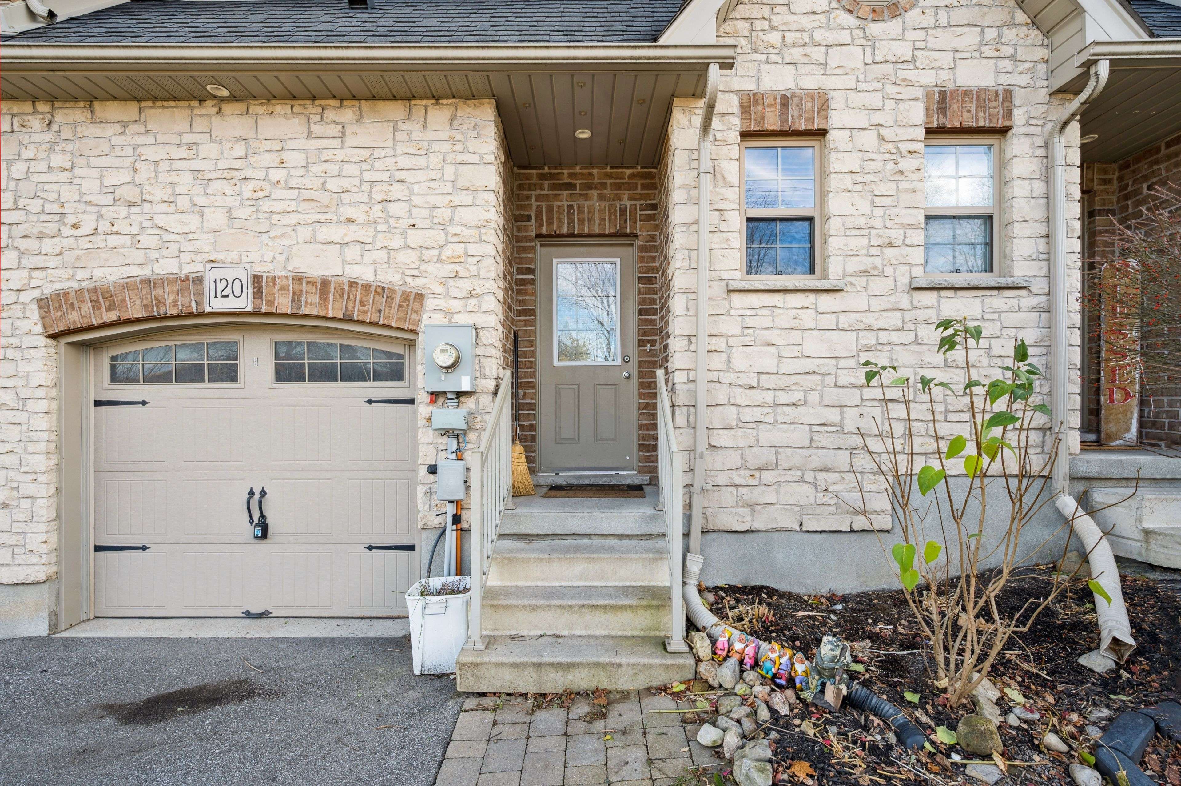 Guelph, ON N1E 0H8,120 Creighton AVE