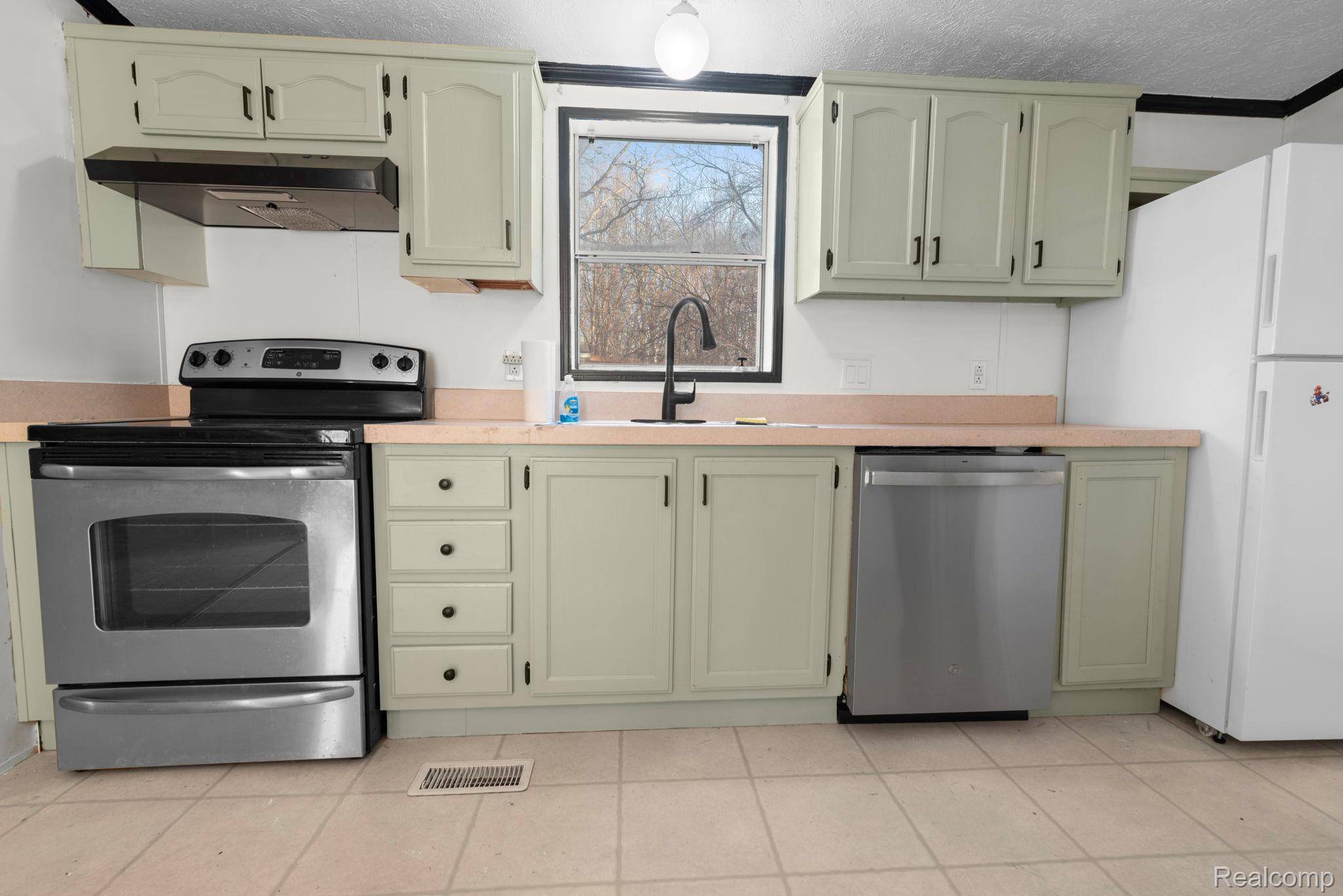 Auburn Hills, MI 48326,351 North Squirrel Road #207