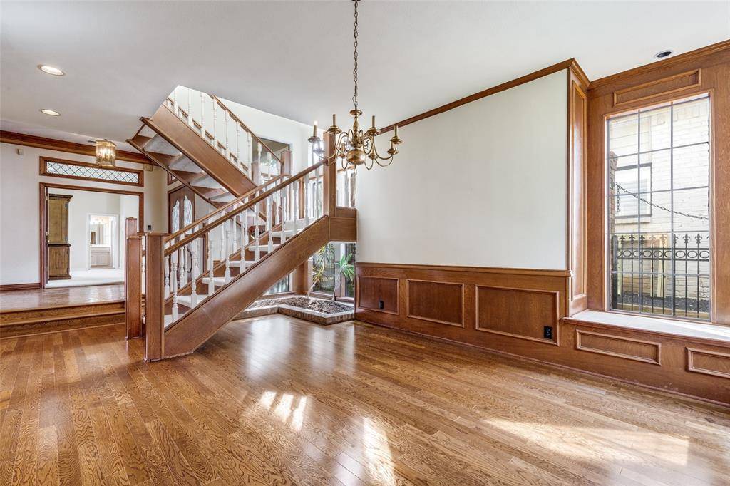 Dallas, TX 75248,5014 Village Court