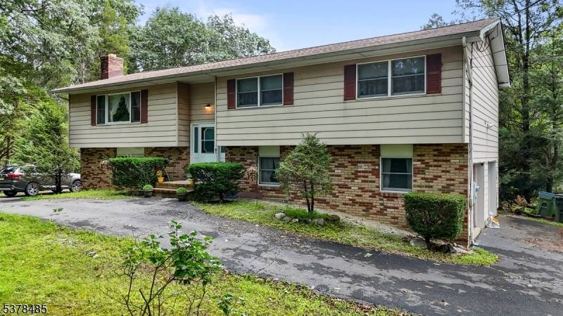 Hope Twp., NJ 07825,12 Locust Lake Rd