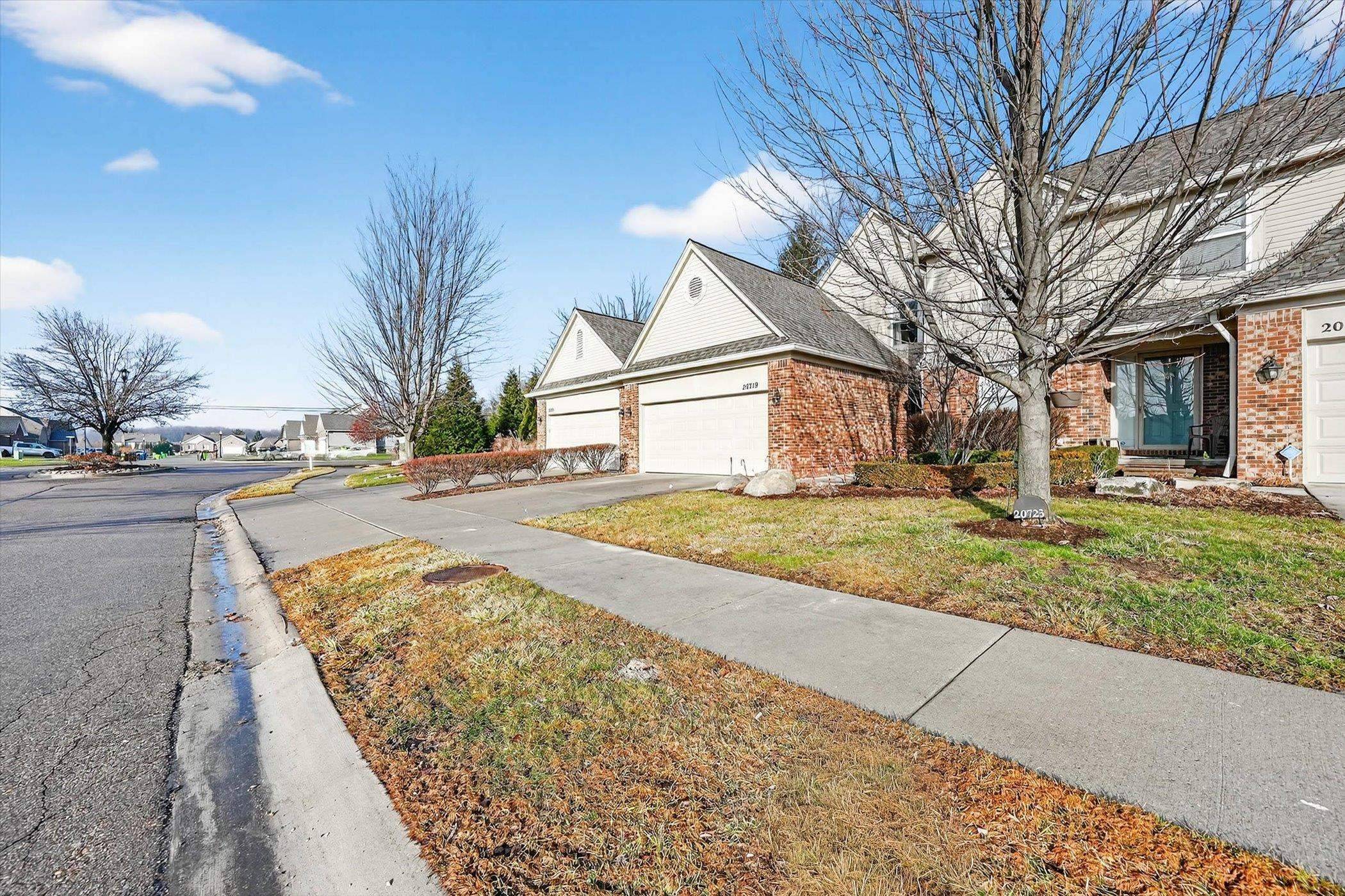 Macomb Twp, MI 48044,20719 Ashford DR