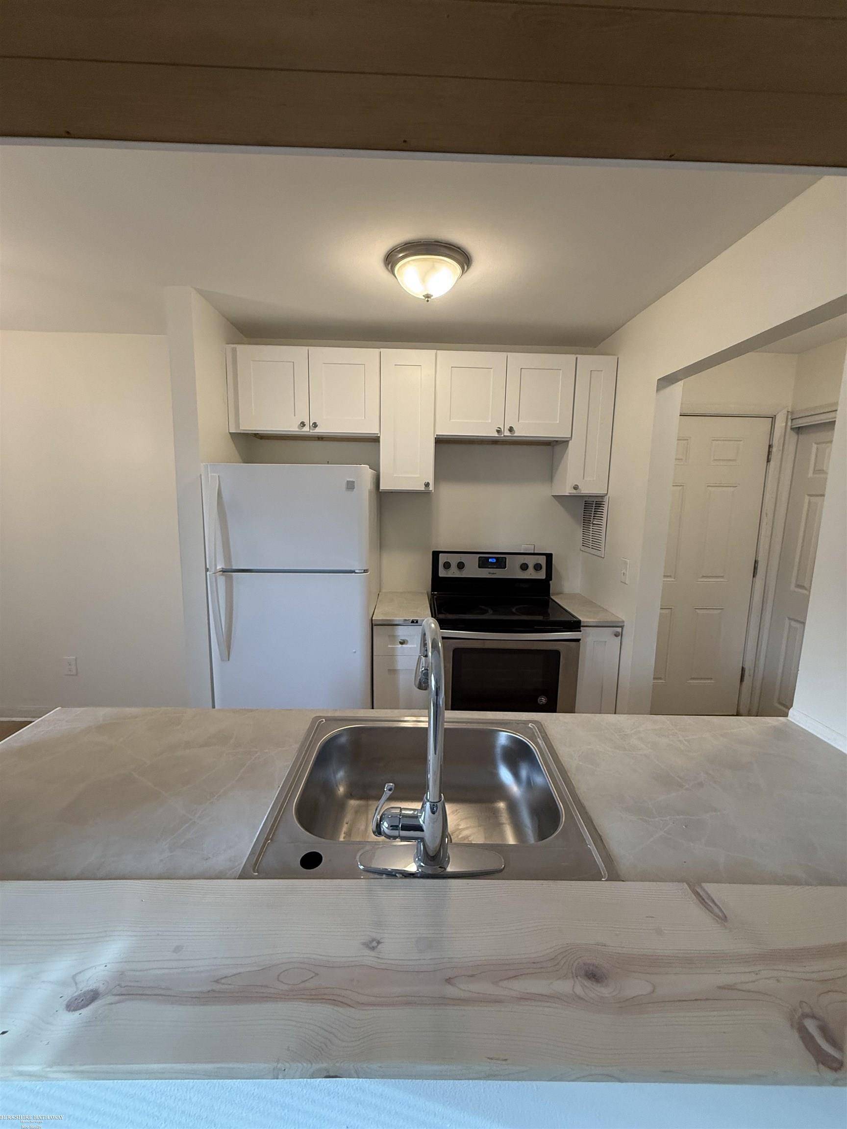 Clinton Township, MI 48035,21761 Hillside DR