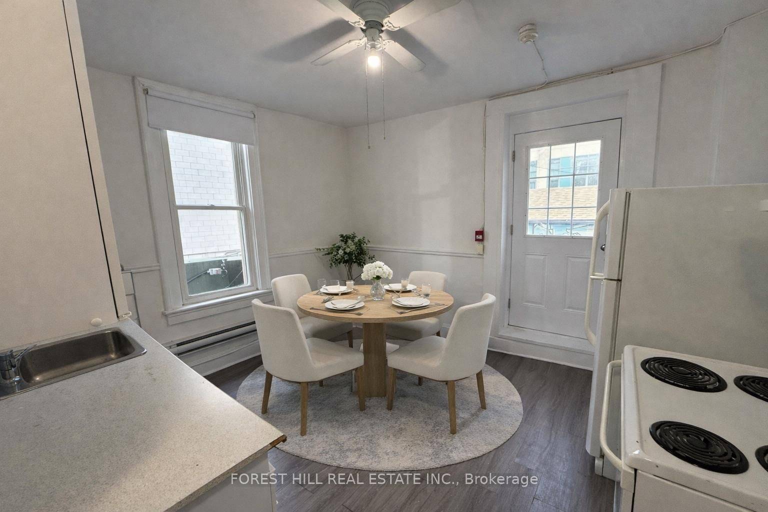 Toronto C08, ON M5B 1E2,132 Dundas ST E #Upper