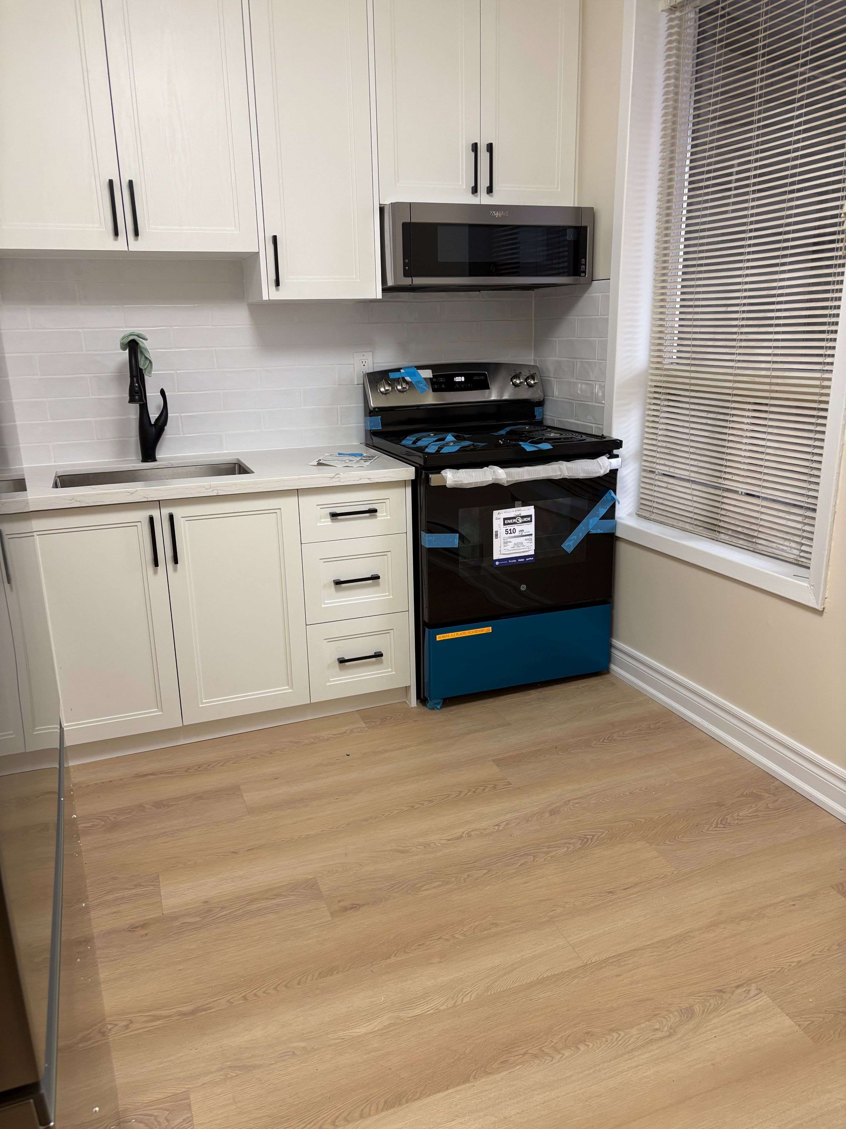 Toronto C02, ON M6G 1K7,614 Bloor ST W #2nd FLOOR