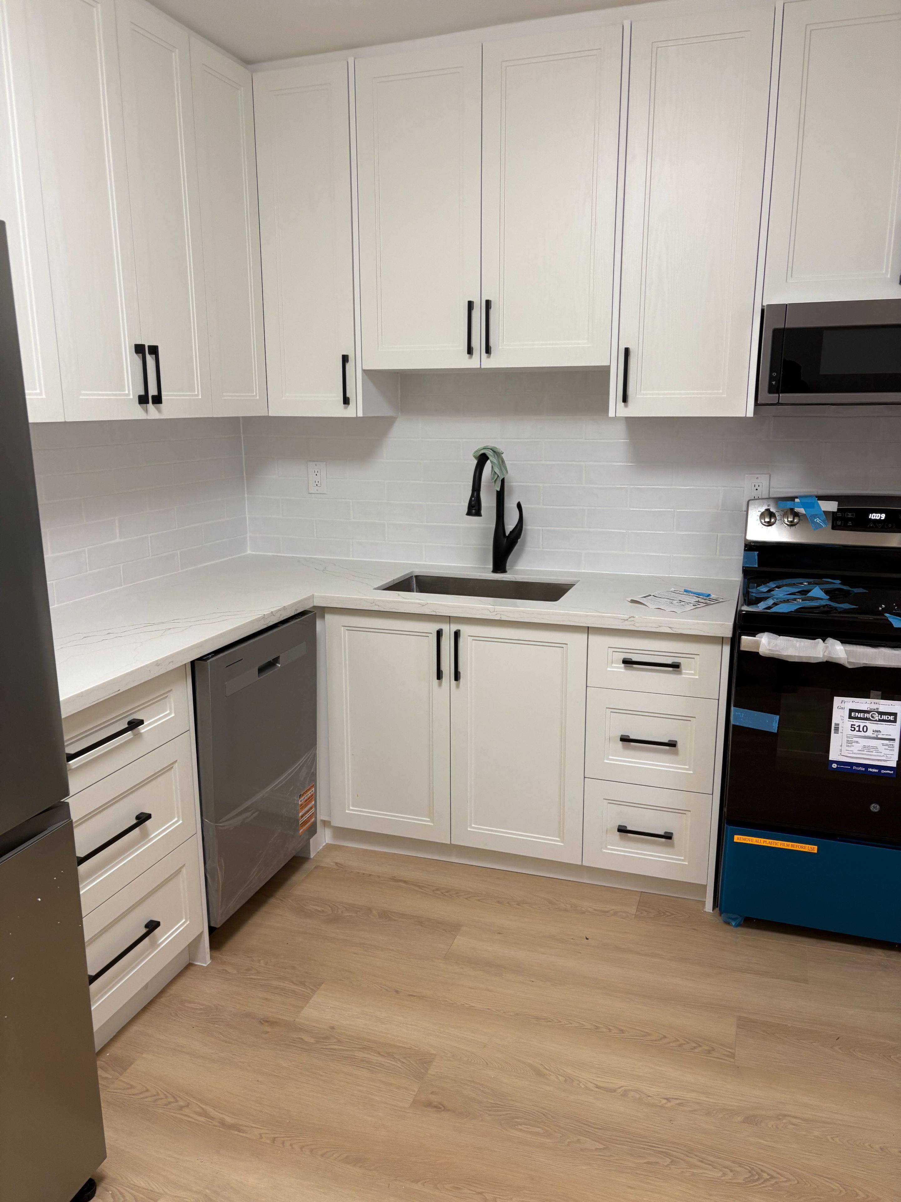 Toronto C02, ON M6G 1K7,614 Bloor ST W #2nd FLOOR